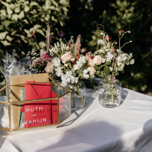 Fiori di Rose trouwen bruidsaankleding tafelversiering met bloemen